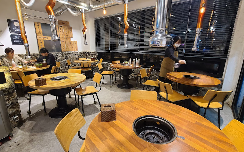 돌담위에 흑돼지(Doldam black pork bbq)