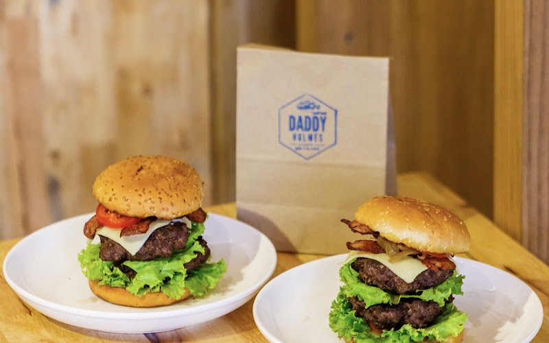 Daddy Holmes Burger