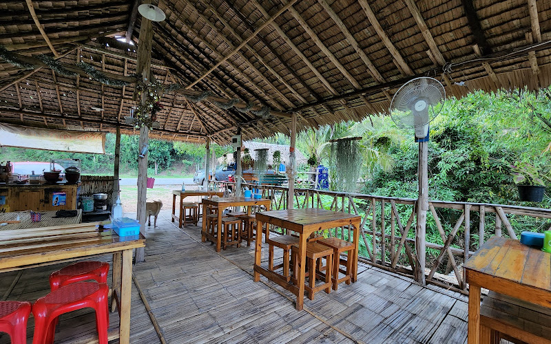 ส้มตำครัวอีสาน(สวนผึ้ง)