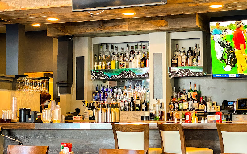 Pipers Sports Lounge & Dining