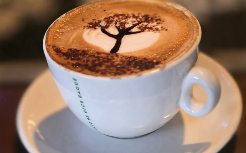 Lounge HEROES & ROSAS – Cócteles y Música en Bormujos