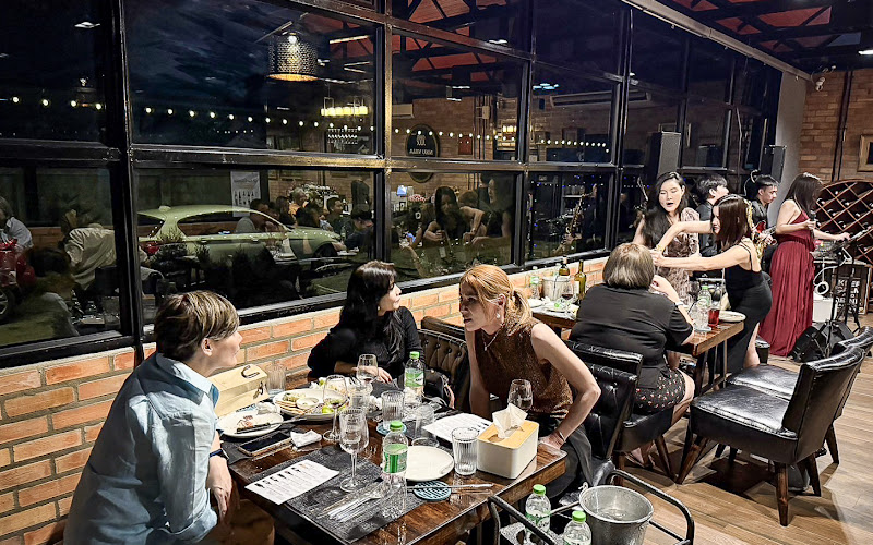 NiKu Villa Cafe and Kitchen