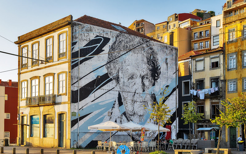 Mural Streetart "Mira", de Daniel Eime