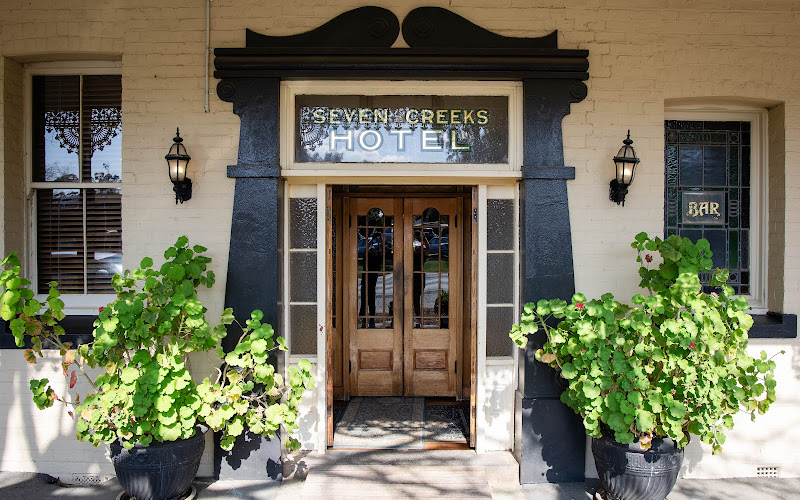 Seven Creeks Hotel