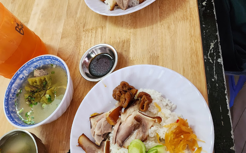 Bread & rice with pork leg