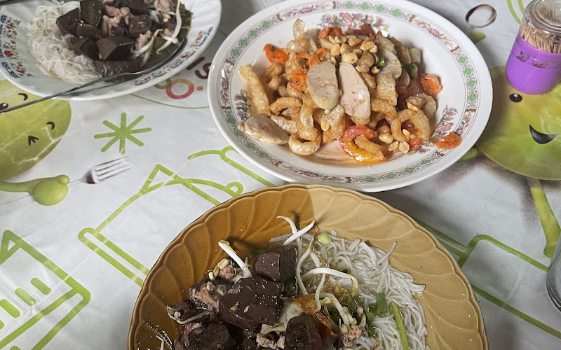 Mae Nong Shop, Khanom Jeen, Som Tam, Pork Rinds (Original Shop), Pa Mai Curve