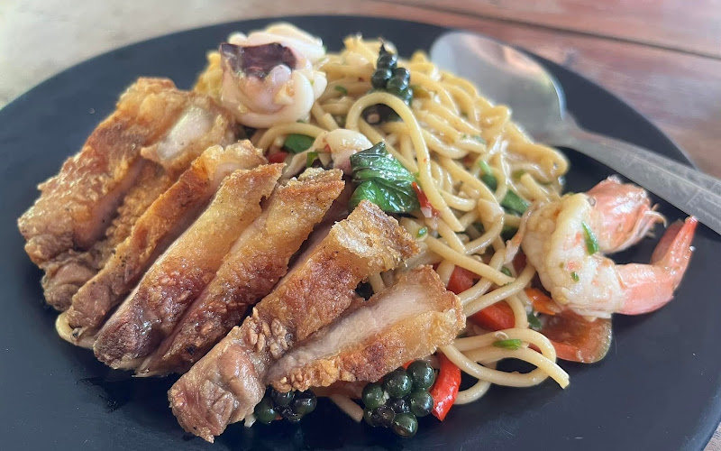 ร้านแซ่บในซอย ก๋วยเตี๋ยว อาหารไทยตามสั่ง