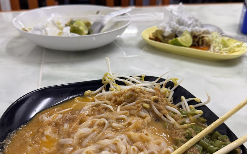 น้ำเงี้ยว ข้าวซอย(รอบเกาะ) khao soi rob kho