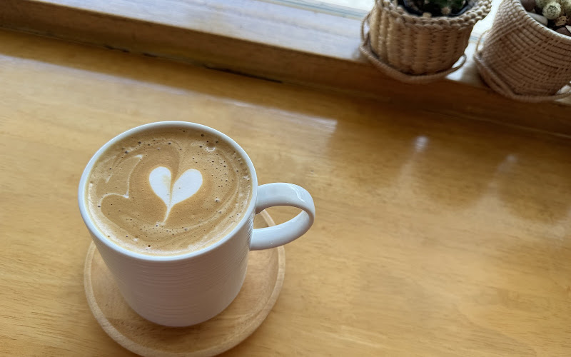 Sandwich Box Karon Beach~Speciallty coffee and Breakfast