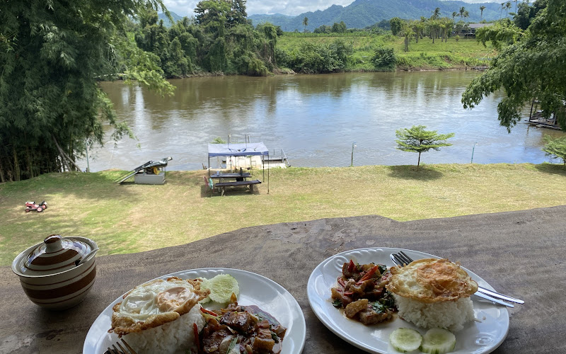 แวะอิ่ม ริมน้ำ