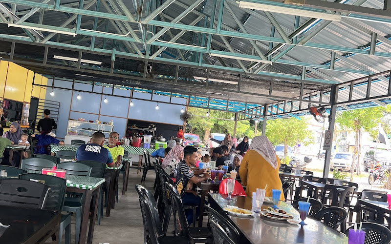 Warung Keluarga Kak Mah