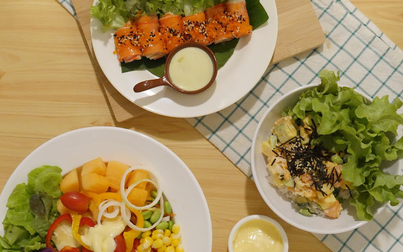 Jaidee’s Kitchen Salad & healthy dessert