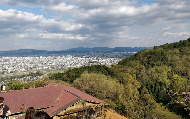 いわた山頂上休憩所