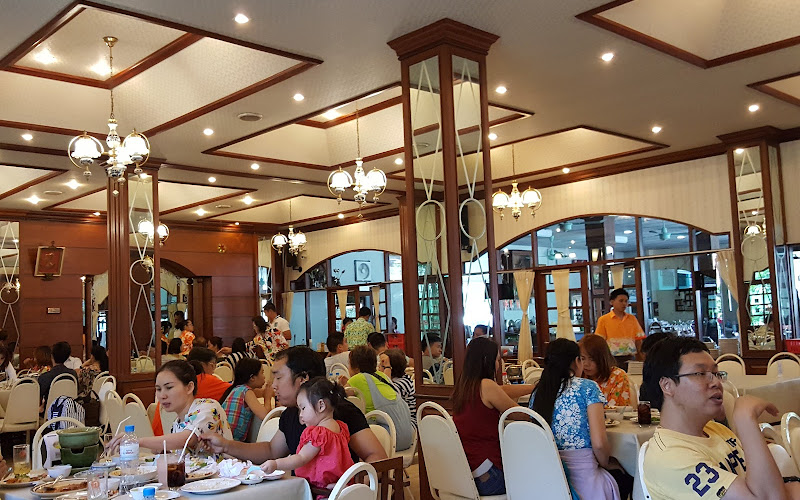 Dee Prom Restaurant Bang Saen