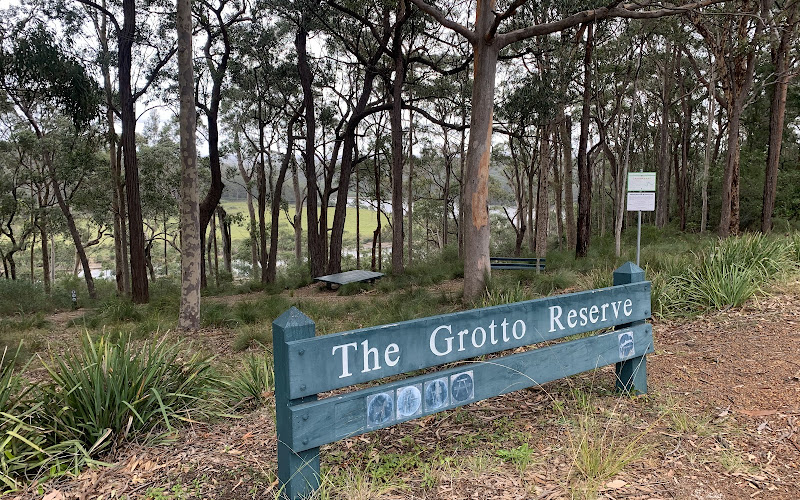 Relaxing Lookout - Grotto Walking Track