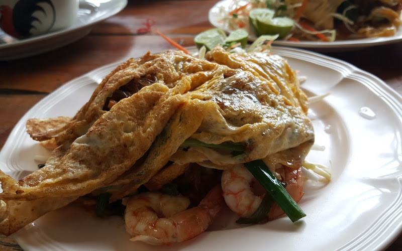 ร้านไผ่ตง ราดหน้า ผัดไท หุบกะพง