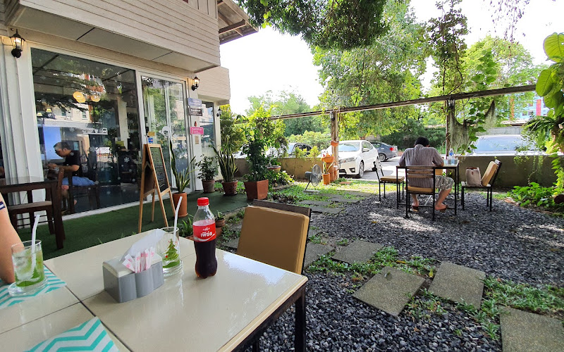 ใกล้ต้น Food & Coffee