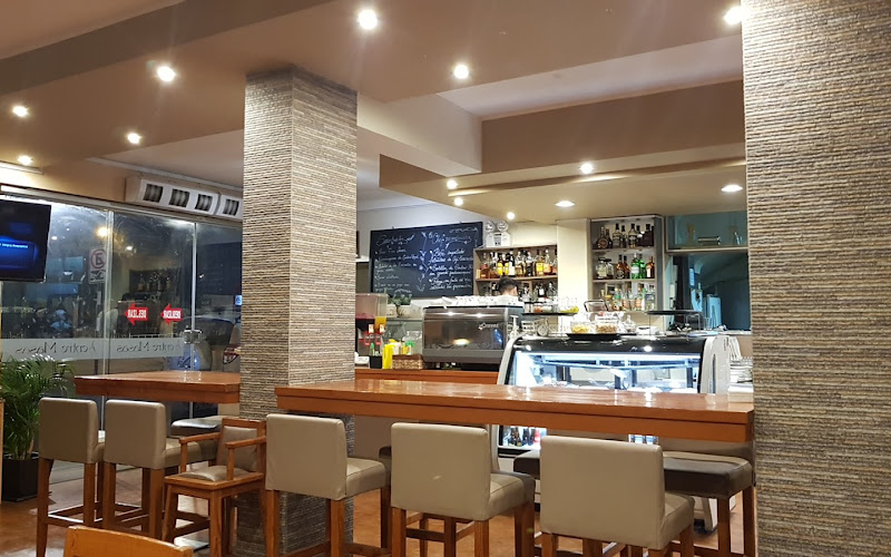 Entre Masas Cafe Restaurant