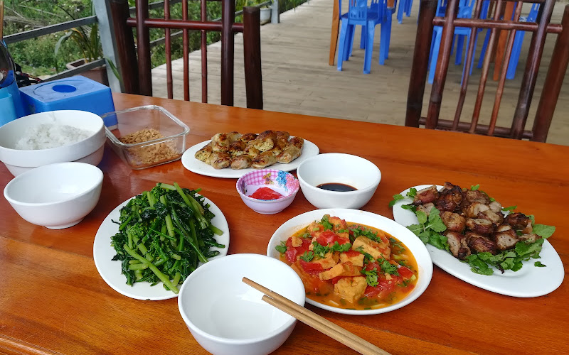 Thùy Nguyên Quán