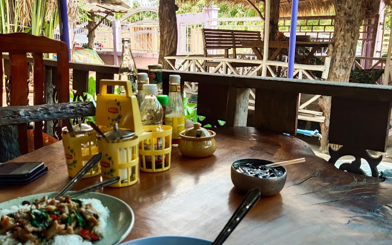 เฮียตี๋ราดหน้ายอดผัก