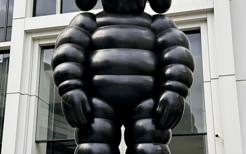 KAWS Chum: What Party Statue