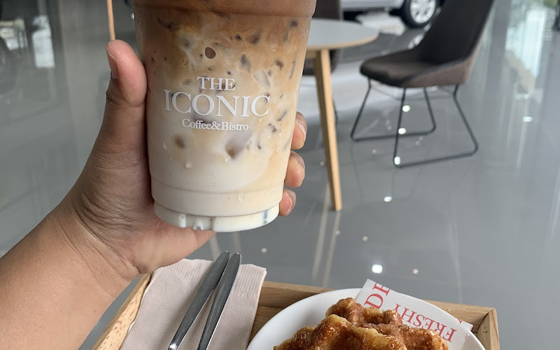The Iconic Coffee Bistro : ดิ ไอคอนนิค