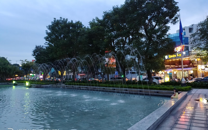 Hoang Van Thu Park