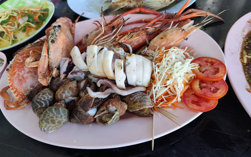 ร้านน้องมิ้น ซีฟู๊ด หาดแม่รำพึงระยอง