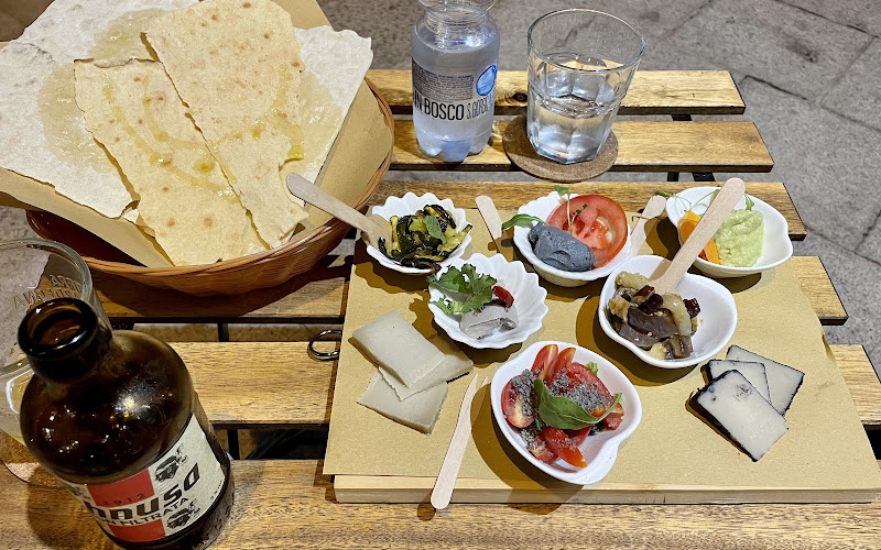 Arutas Bistrot & Cocktail Bar