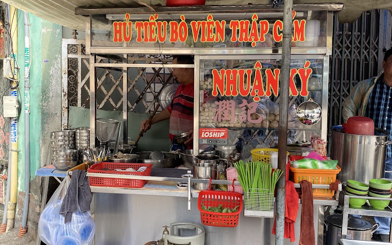 Hủ Tiếu Mì Bò Viên Nhuận Ký Lò Siêu