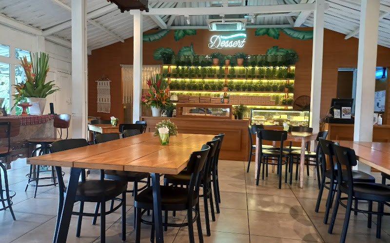 Chariot Restaurant & Bar