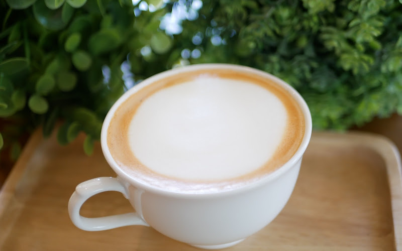 Light House Café ถนนพุทธสาคร