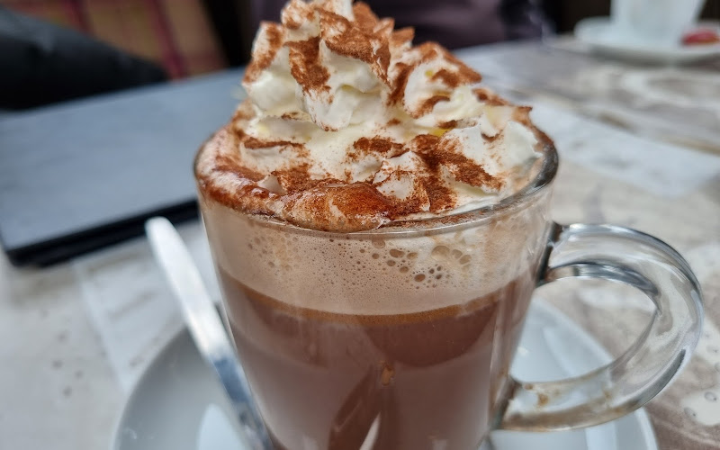 Boat Street Cafe and Mercia Swan Boat Trips