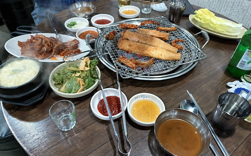 수정자갈치꼼장어청주점