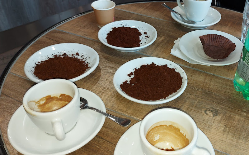 Monteverde Caffè & Pokè Store