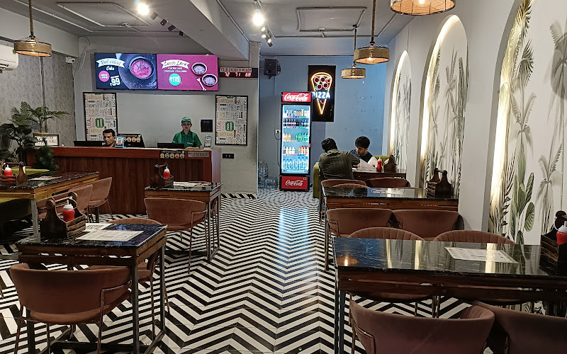 La Pino'z Pizza - Lal Ghati