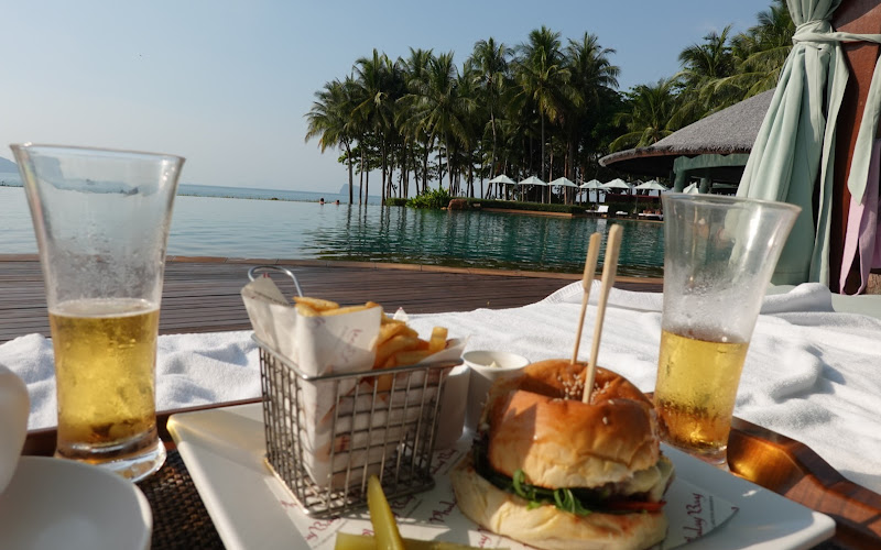 Plai Fah Pool Bar & Restaurant at Phulay Bay
