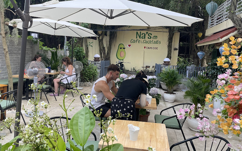 Na’s Cafe & Cocktail House