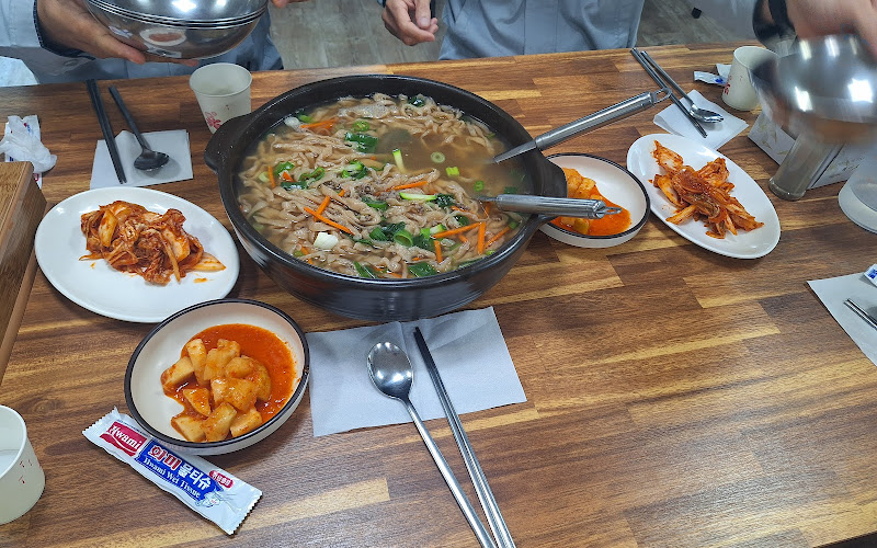 양성도토리칼국수