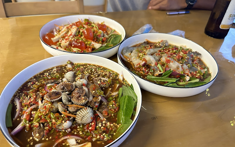 ม็องเล Monglay-ร้านยำ นั่งชิลริมทะเลบ้านเพ ระยอง