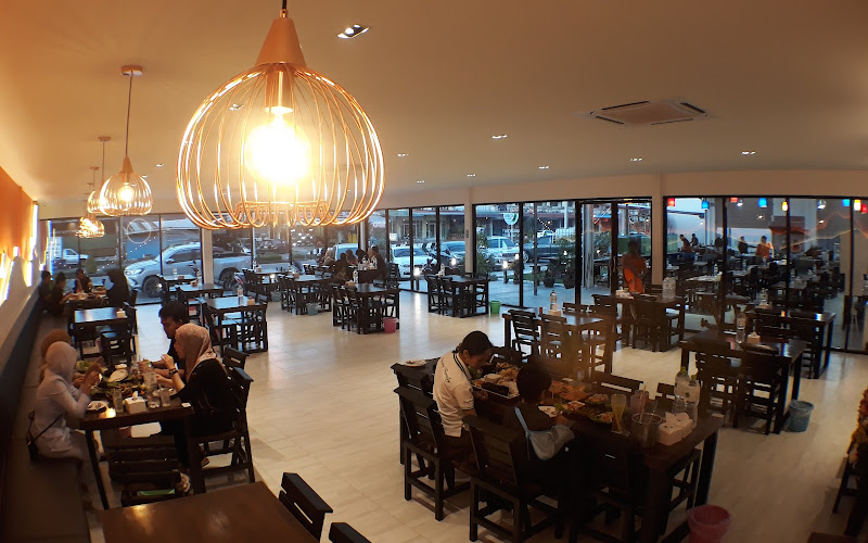 アオディーミィアン プラーパオ