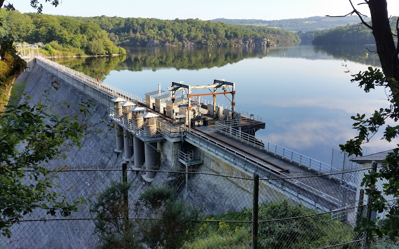 Face au Barrage de Guerlédan