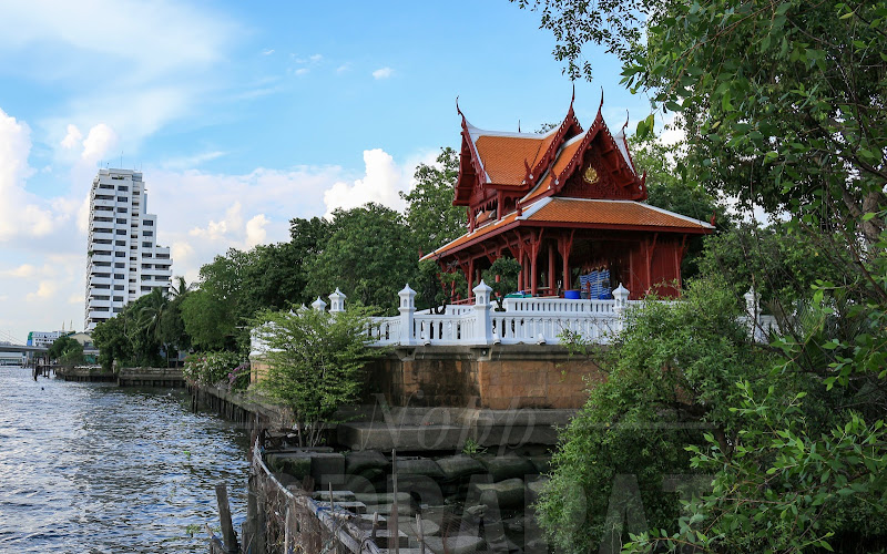 Santi Chai Prakan Park
