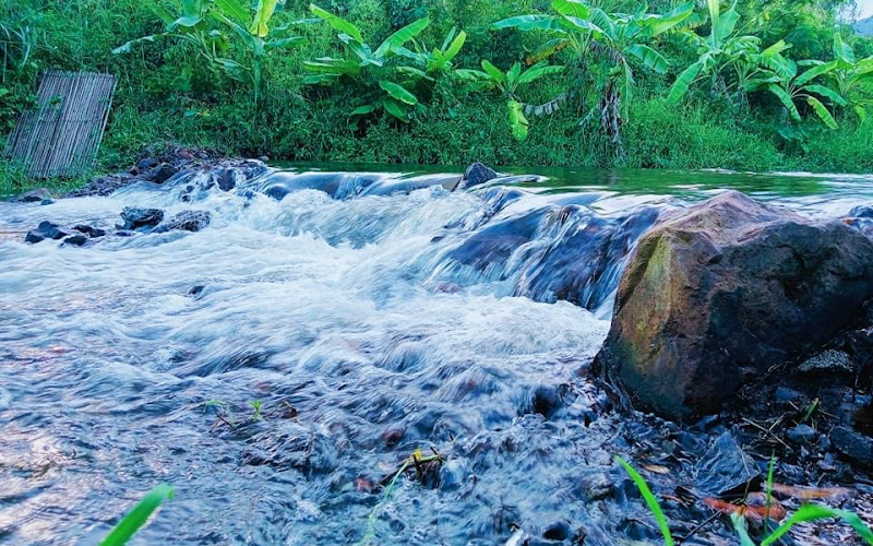 ลาน กาง เต้นท์ สวนผึ้ง บ้านสองพี่น้อง ริมธาร โฮมสเตย์