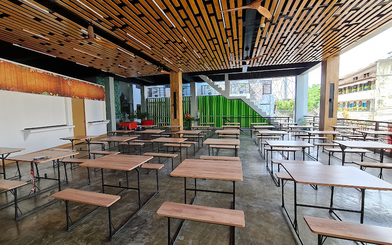 Hideout Larsian Grill