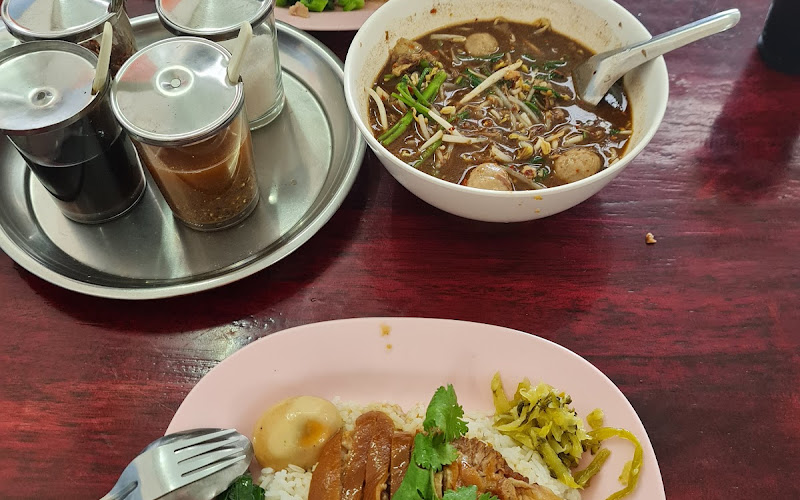 ร้านรสเยี่ยม ทุ่งสง Pork Leg Rice