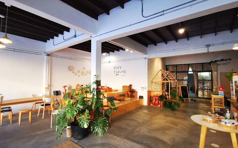 RHYTHM cafe & eatery (ริธธึม คาเฟ่)