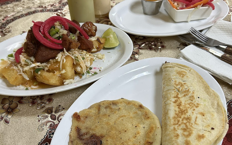 Mis 3 Angeles Mexican & Honduran Restaurant
