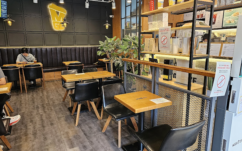 Mega MGC Coffee Chuncheon Onui Park Branch