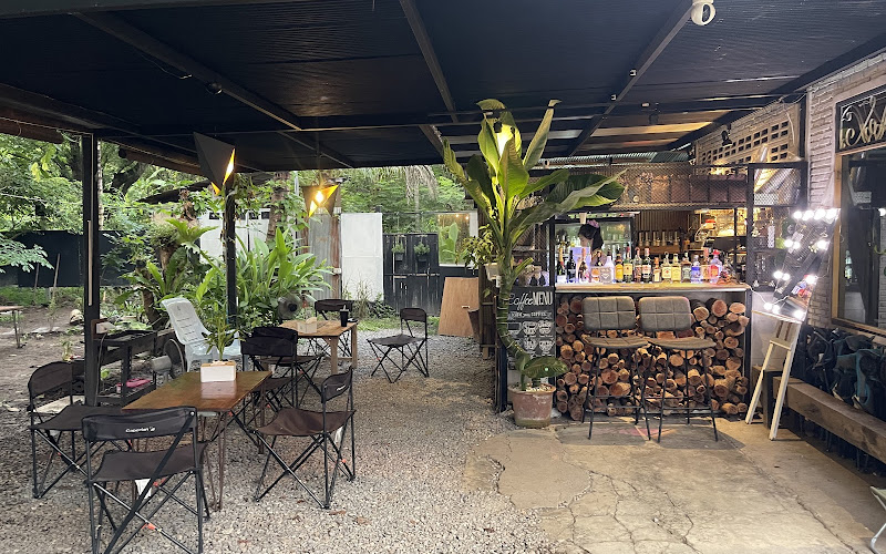 Charoen Bar Whiskey & Cocktails